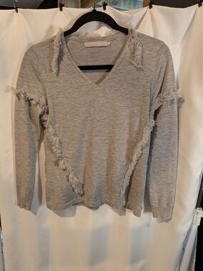 One Grey Day Los Angeles Gray V-Neck Fringe Trim Long Sleeve Sweater Size XS